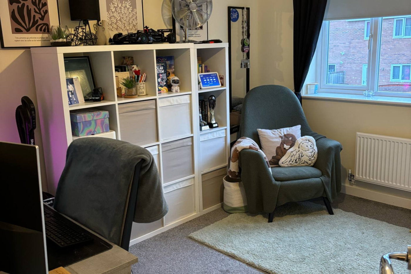 Spare room with a kallax and chairs