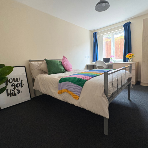 Bedroom with 3/4 bed, desk and wardrobe