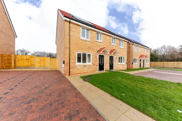 20 King Charles Close