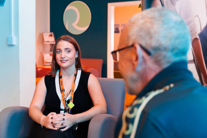 A female coach from Riverside Training working with a customer 