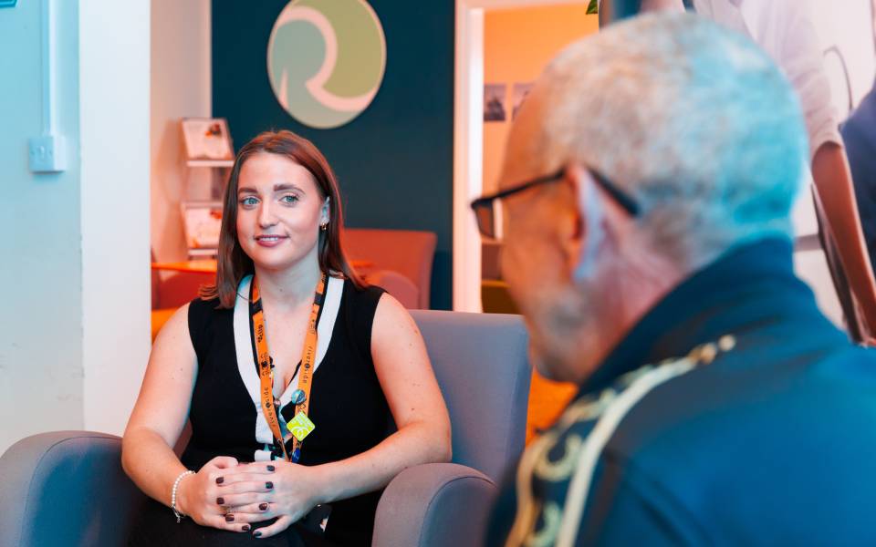 A female coach from Riverside Training working with a customer 